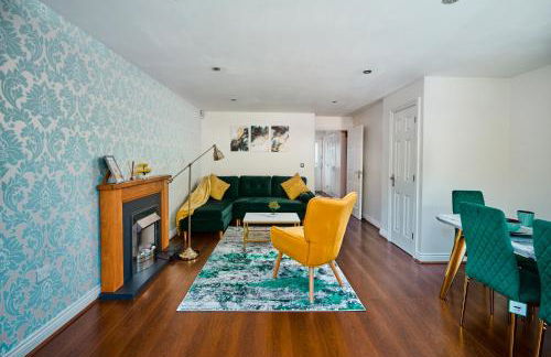 Cherish Stays spacious & amazing 3 Bed House in Hayes & Heathrow - Foto 1