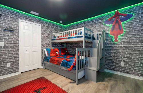 4BR Lakefront - Themed Rooms - Pool & BBQ! - Foto 76