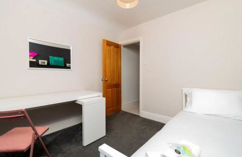 Charming Getaway - 3BR Home in the Heart of Chester - Photo 37