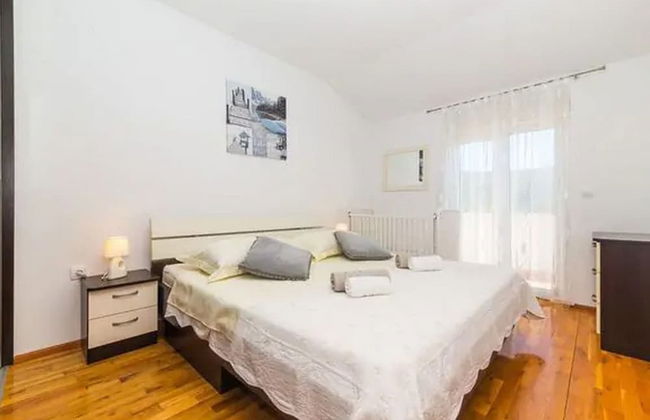 Hillside Villa in Trogir With Pool, Terrace, and Stunning City View - Foto 2