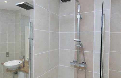 2 Bed Sea View Apartment with Balcony Parking - Pass the Keys - Foto 38