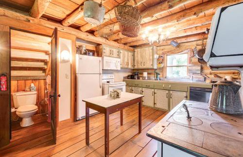 1800s Romantic Cabin! Fireplace and 3 Jacuzzi Tubs - Foto 6