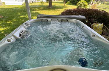 Mid-Century Modern Themed Home with Outdoor Hot Tub - Foto 35