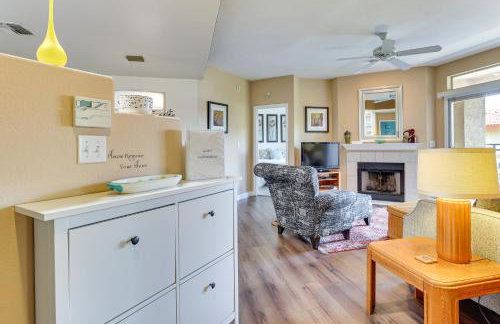 Getaway with Balcony and Spa 13 Mi to Old Town - Foto 6