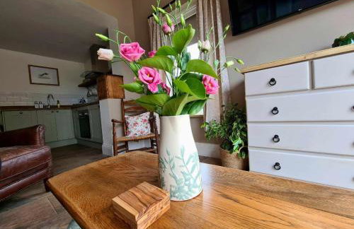 Ingleside Cottage by Together Travel - Charming Countryside Retreat - Photo 12