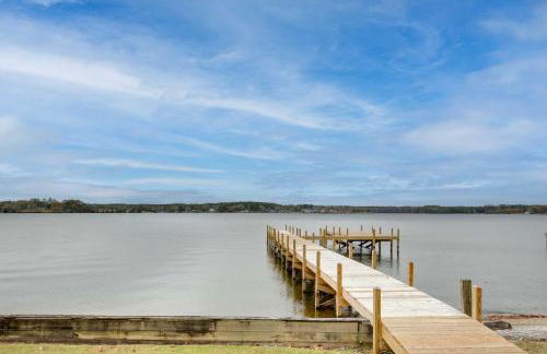 Lakefront House with Boat Ramp, Dock and Sunset Views! - Foto 22