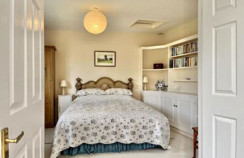 Library Cottage by inspirestays-com - Foto 9