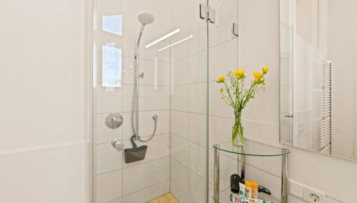 1,399 sq ft Historic Landmark, Checkpoint Charlie - Photo 5, Shower
