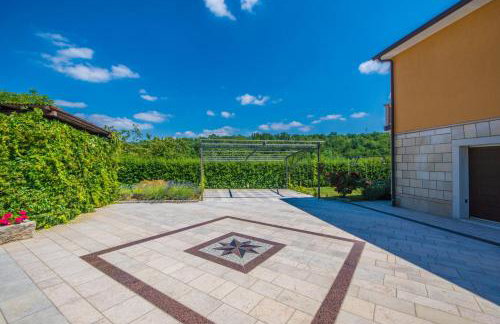 Villa Ritoša, a beautiful pool villa surrounded by greenery - Photo 19