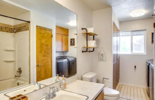 Spirit Lake Home with Fenced Yard 1 Mi to Water! - Foto 18