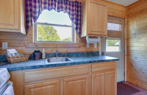 Lakefront Vacation Rental with Patio and Grill! - Foto 10