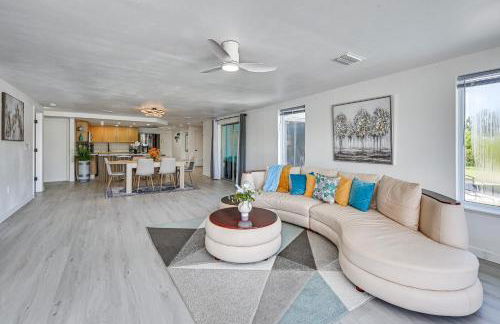 Sunset Views and Hot Tub Lakefront Holiday Retreat! - Foto 11