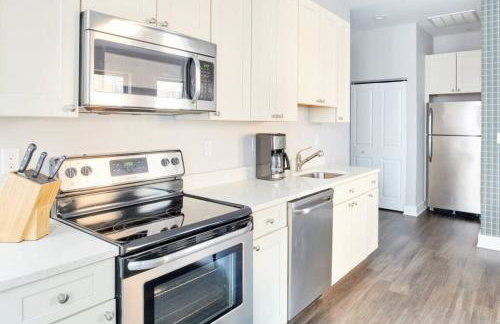 Bright FIDI 1 Bedroom Centrally Located - Photo 11