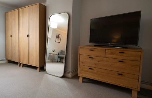 Charming 3BR Cottage Sleeps 8 - 15 Mins to Centre - Foto 8