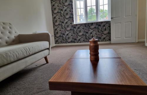 The Silverstone House. Comfort, Convenience and no hassle at the doorstep of Silverstone Race Circuit. - Photo 14