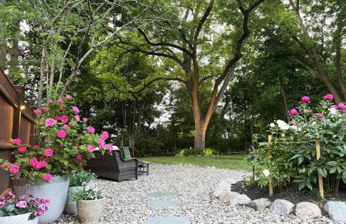 Large, Comfortable & Conveniently located Home - Foto 42