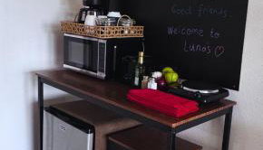 Luna's Cozy Private Hosted Suite with Fireplace and 2 Bedrooms - Foto 3