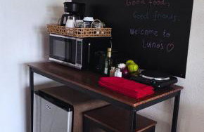 Luna's Cozy Private Hosted Suite with Fireplace and 2 Bedrooms - Foto 3