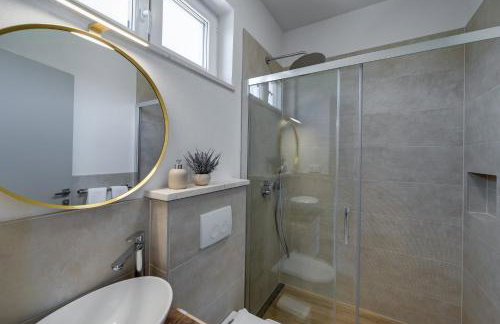 Villa Mirakul, new modern villa with swimming pool, close to the beach, children playroom, quiet area- by TRAVELER tourist agency Krk - ID 2680 - Foto 45