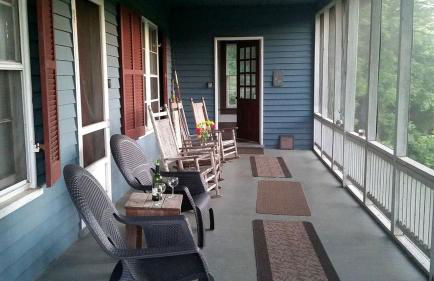 Inviting Cottage Rental on a Private Farm in Rileyville, Virginia - Photo 8