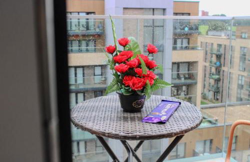 Stylish Essex Apartment, Balcony & Scenic Views - Foto 8