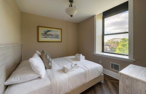 Above Coffee Shop, Cincy Hilltop Apt, City Views! - Foto 16