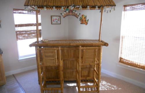 Large Beach House with Great Oceanviews, Game Room, Swimming pool - Photo 16