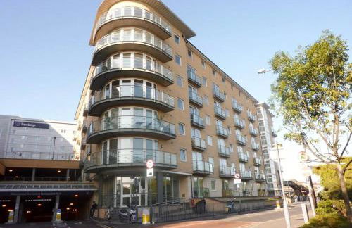 Stylish Apartment Near Heathrow, Skyline Views - Foto 31