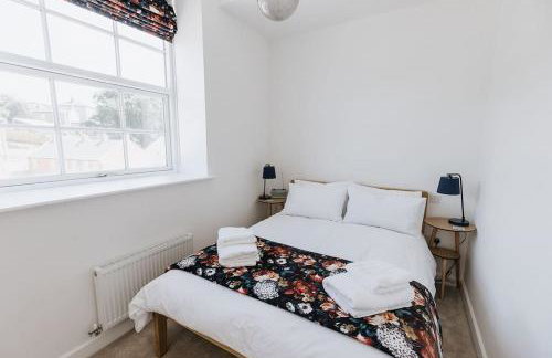 Grade II Mill Townhouse in Leeds with Free Parking which Sleeps 6 - Photo 7