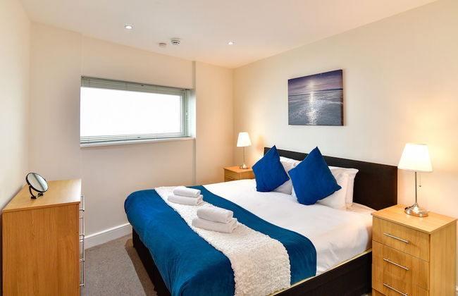 Meridian Quay Apartments - Photo 8