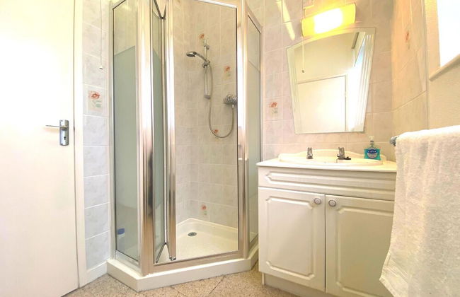 Bright and Spacious 4 Bedroom Home - Foto 20