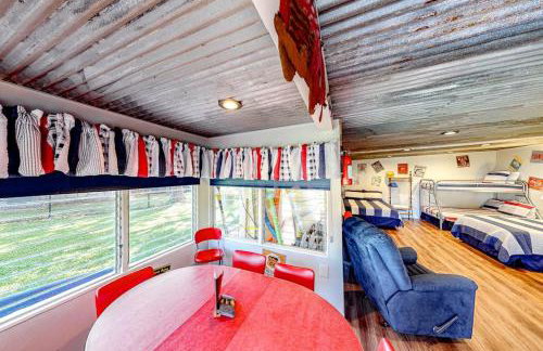 Charming Dog-Friendly Lakefront Home with Lake View, Dock, & Washer/Dryer - Foto 9