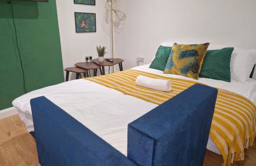 Lovely 2 Bed Heathrow and parking - Foto 8