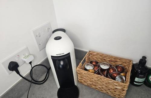 Luxury 1-Bed Apartment with balcony & Free parking - Photo 6