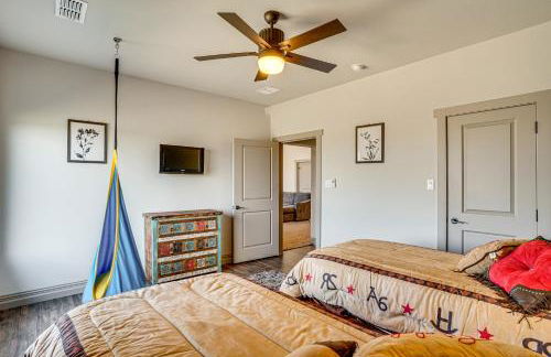 Elegant Sunset Meadow Ranch in Texas with Hot Tub - Photo 21