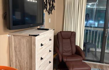 Seawall Breeze One bedroom Condo in Galveston - Photo 2