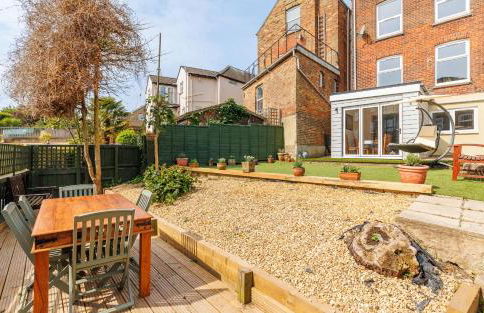 Heart of Cowes - 10 Guests, 200m to Town, Sea View - Photo 12