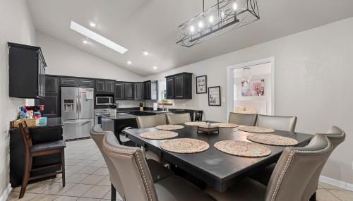 Pool, Hot Tub, Game Room & Sleeps 18! By StayLage - Foto 2