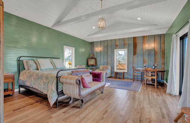 Stunning Home-right Across From Albert Dance Hall! - Foto 6