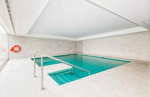 Luxury complex beachfront apartment, infinity pool, sauna, gym and large terrace - Foto 23