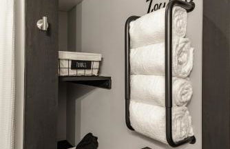 The Small Modern Villa Outdoor Tub-Unit B - Photo 6