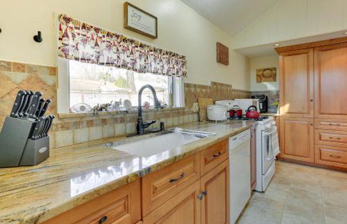 Milford Family Home with Koi Pond and Porch! - Foto 12