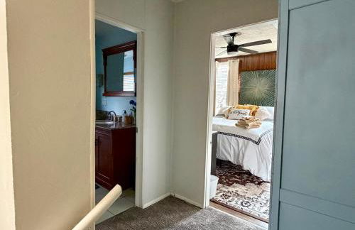 Cozy Cabin Vibe in the City - Foto 30