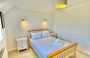 Stunning 7 Bedroom Escape Near New Forest and Beach - Large Garden - Serene Setting - Sleeps 14 - Foto 41