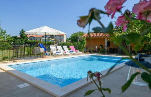 Awesome Home In Nedescina With Wifi - Foto 1