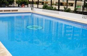 Apartamento en complejo residencial con piscina - Foto 2