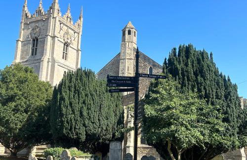 Park View is a beautiful whole entire house close to town centre, sleeps 8 in 4 rooms, 2 doubles and 4 single beds with 2 shower rooms, available for holidays, insurance stays, trades people, contractors, pets welcome - Foto 29