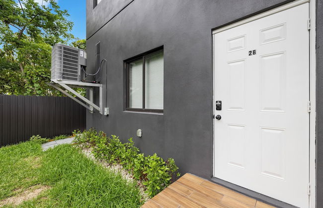 Charming Studio 5 Minutes From Wynwood - Photo 43