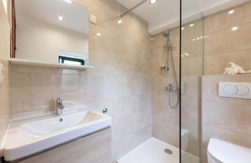 Villa Bella Pietra with private pool, sauna - Photo 32