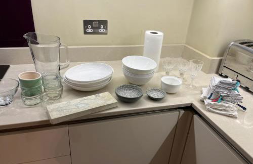 Bright, modern & close to historic town - Photo 10